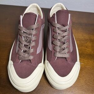 NWOT Vans MTE Old Skool Sneakers